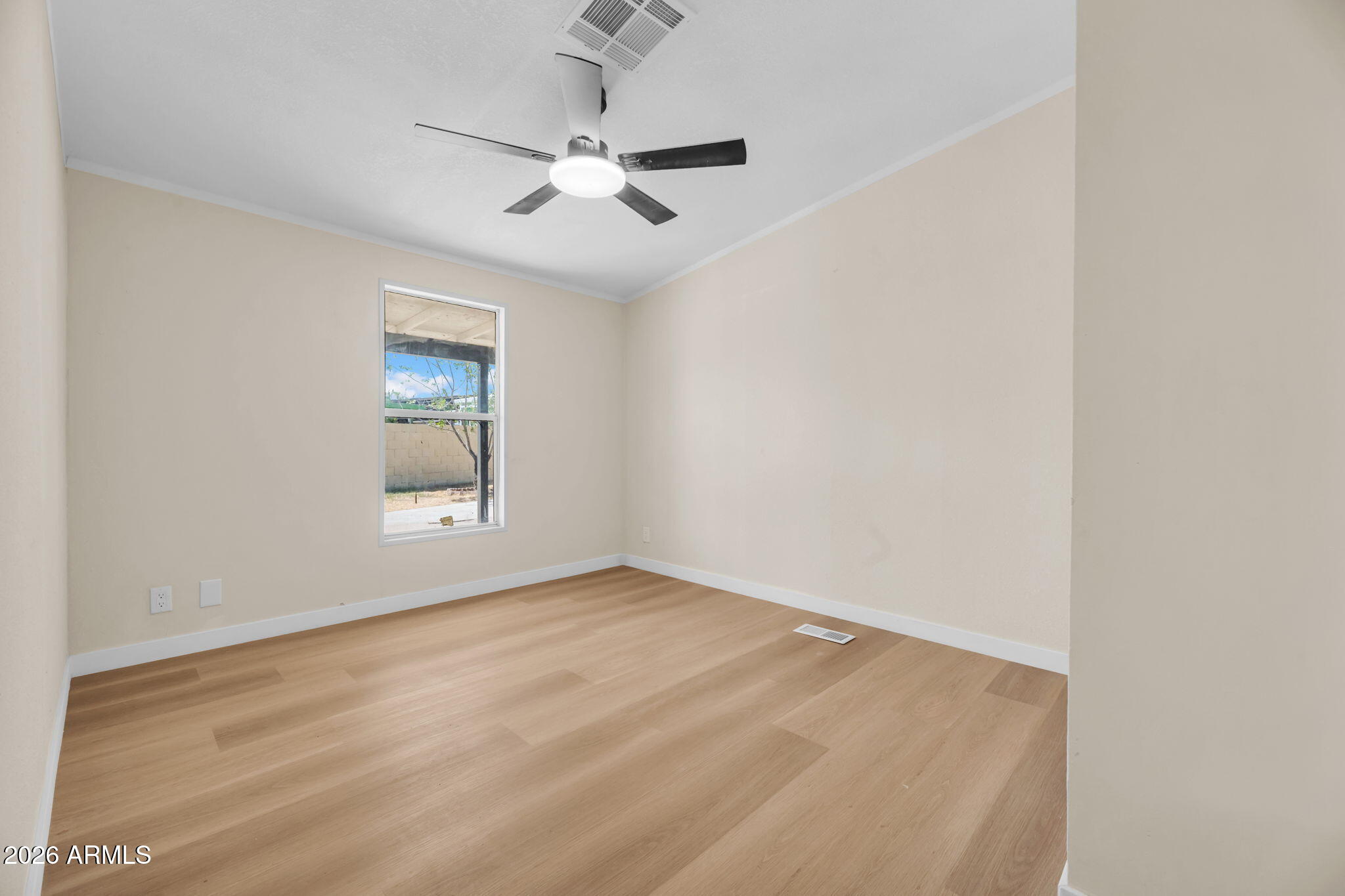 322 East Wagoner Road Phoenix, AZ 85022 - Photo 22 of 27 17-web-or-mls-322 E Wagoner Rd-17