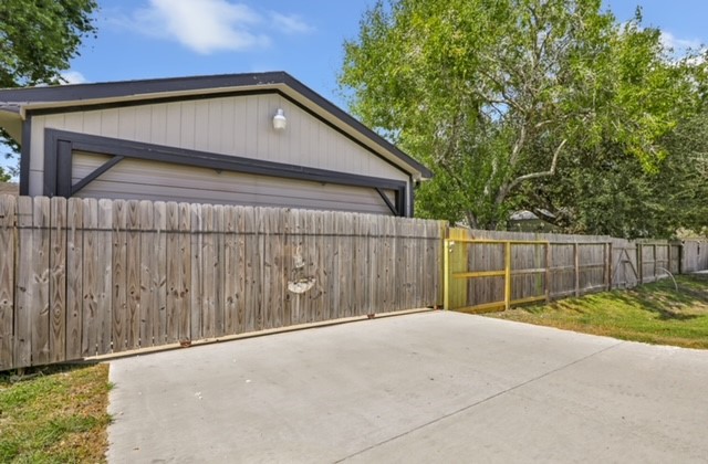 15816 Ramsey Road Crosby, TX 77532 - Photo 5 of 25 Shop entrance with gate