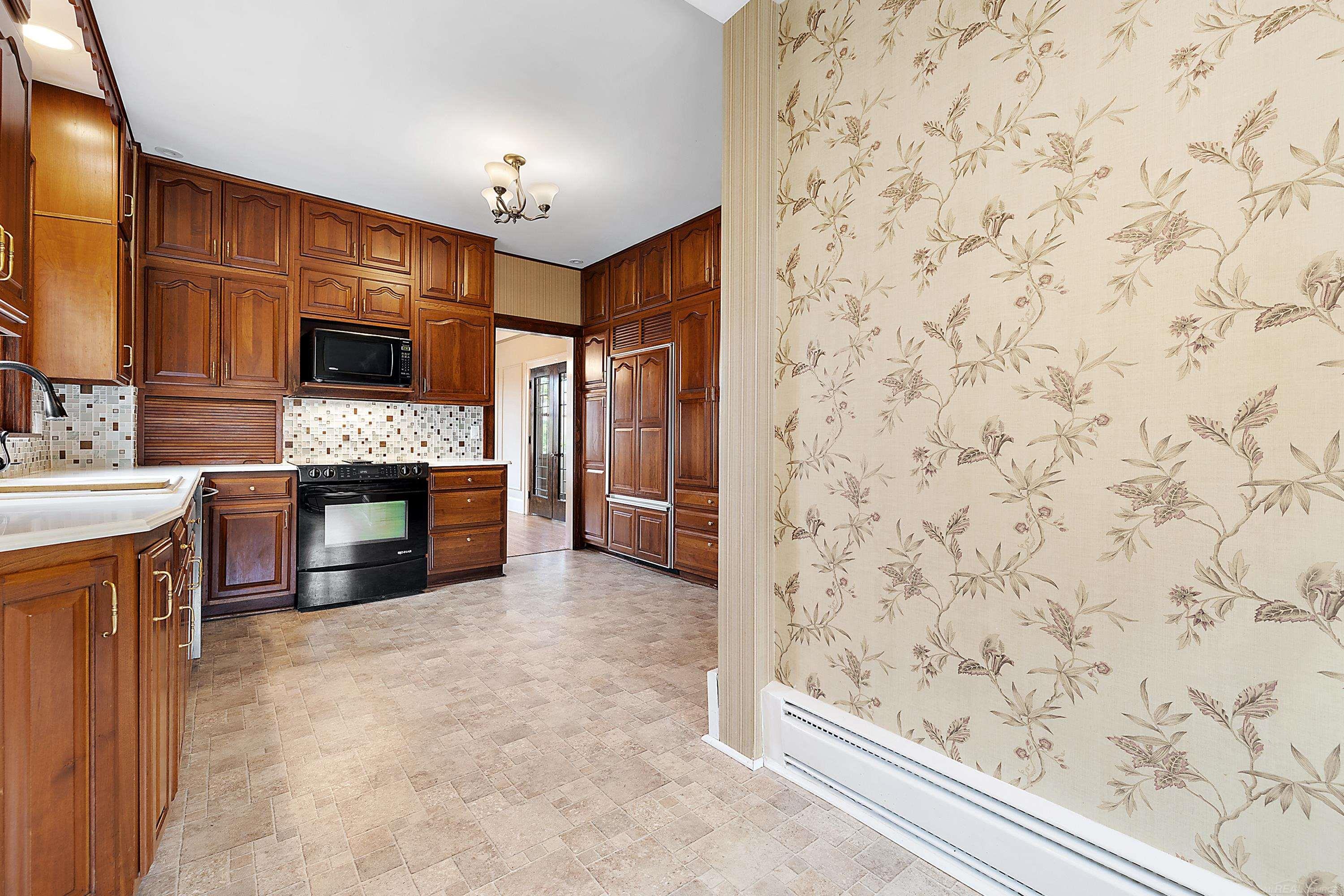 1371 Bedford Road Grosse Pointe Park, MI 48230 - Photo 14 of 44