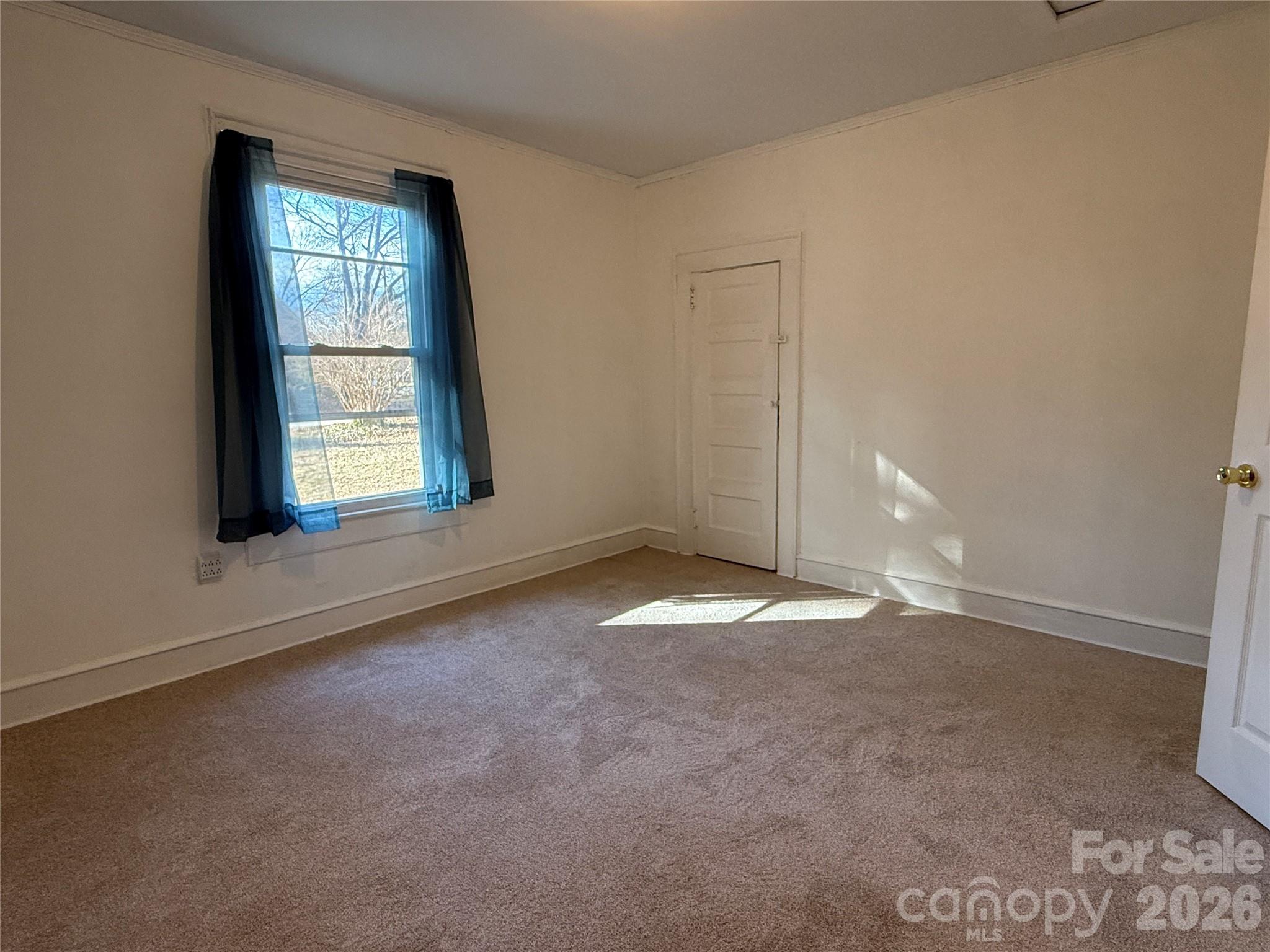 2603 5th Avenue Southwest Hickory, NC 28602 - Photo 20 of 31 an empty room with a window