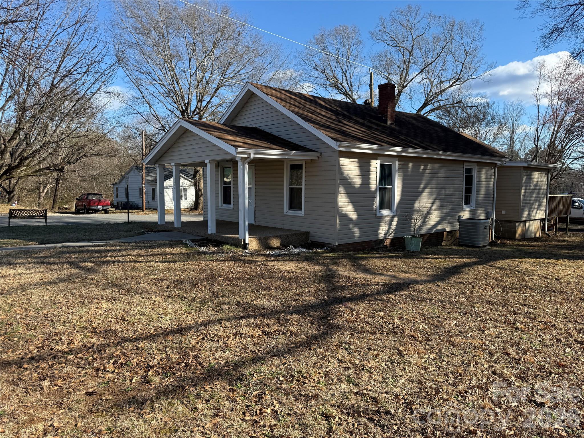 2603 5th Avenue Southwest Hickory, NC 28602 - Photo 2 of 31 a front view of a house with a yard