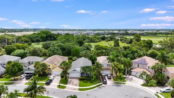 $579,999 | 212 Kensington Way, Royal Palm Beach, FL 33414