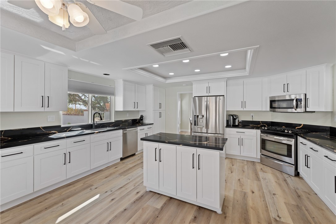 15879 Rimrock Road Apple Valley, CA 92307 - Photo 16 of 61