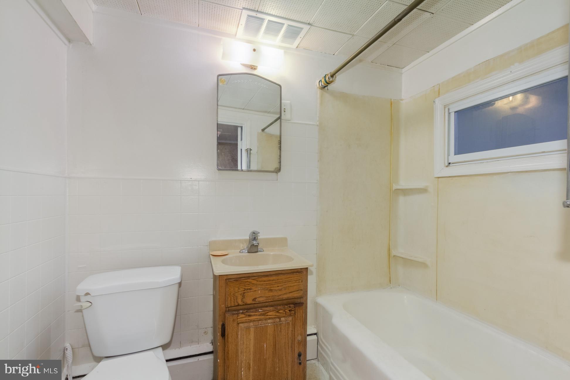 1925 Crestview Road Baltimore, MD 21239 - Photo 13 of 22 Unit 1 Bath
