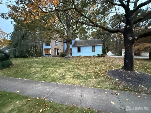 a view of a house with a yard