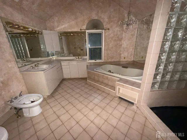 $749,000 | 9 Southfork Drive, Jackson, NJ 08527