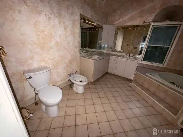 $749,000 | 9 Southfork Drive, Jackson, NJ 08527