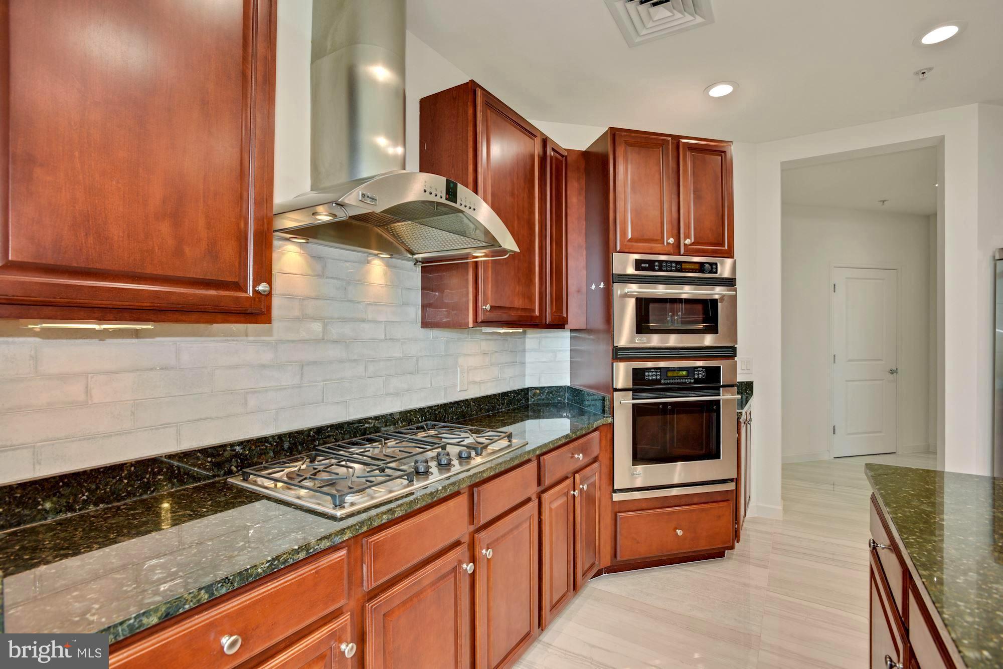 1830 Fountain Drive, Unit 1501 Reston, VA 20190 - Photo 22 of 62 Kitchen with Granite Countertops