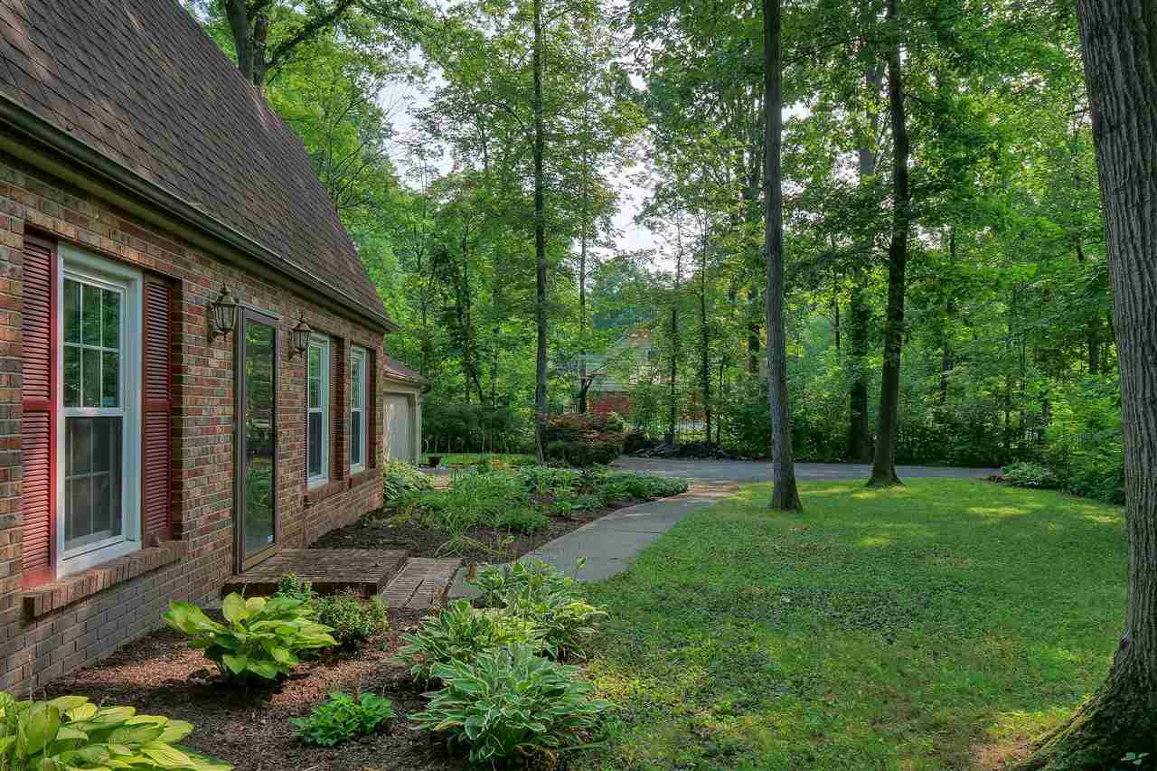 10615 Oaktree Road Fort Wayne, IN 46845 - Photo 1 of 36