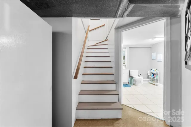 a view of entryway and hall