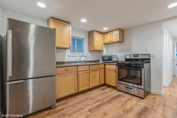$2,400 | 3721 North Ashland Avenue, Unit G, Chicago, IL 60613