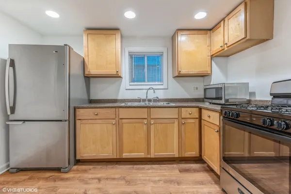 $2,400 | 3721 North Ashland Avenue, Unit G, Chicago, IL 60613