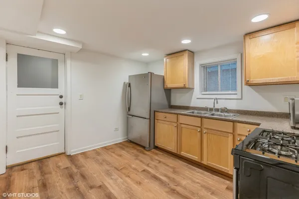 $2,400 | 3721 North Ashland Avenue, Unit G, Chicago, IL 60613