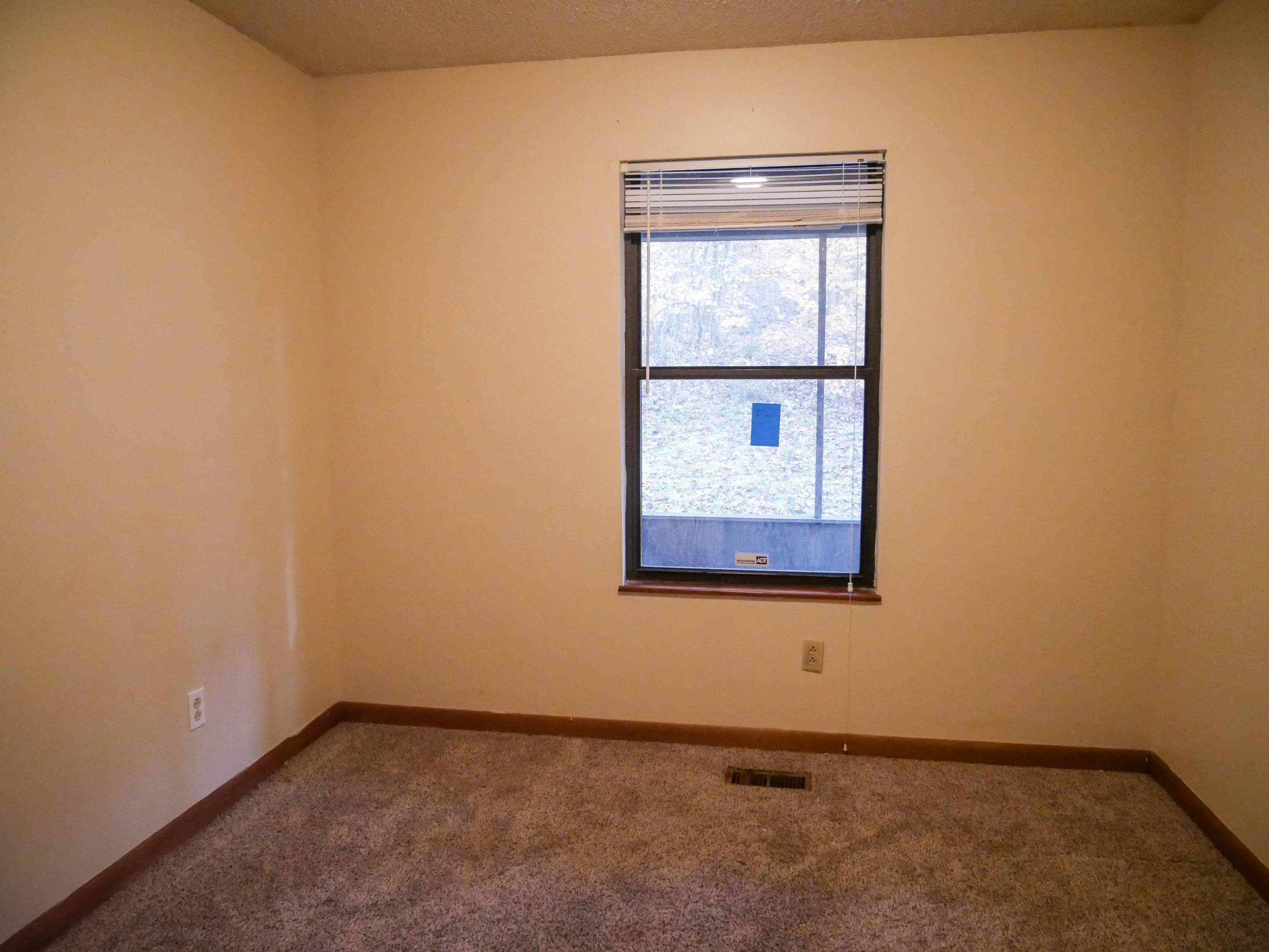 785 Blockhouse Valley Road Clinton, TN 37716 - Photo 17 of 23 P1020381