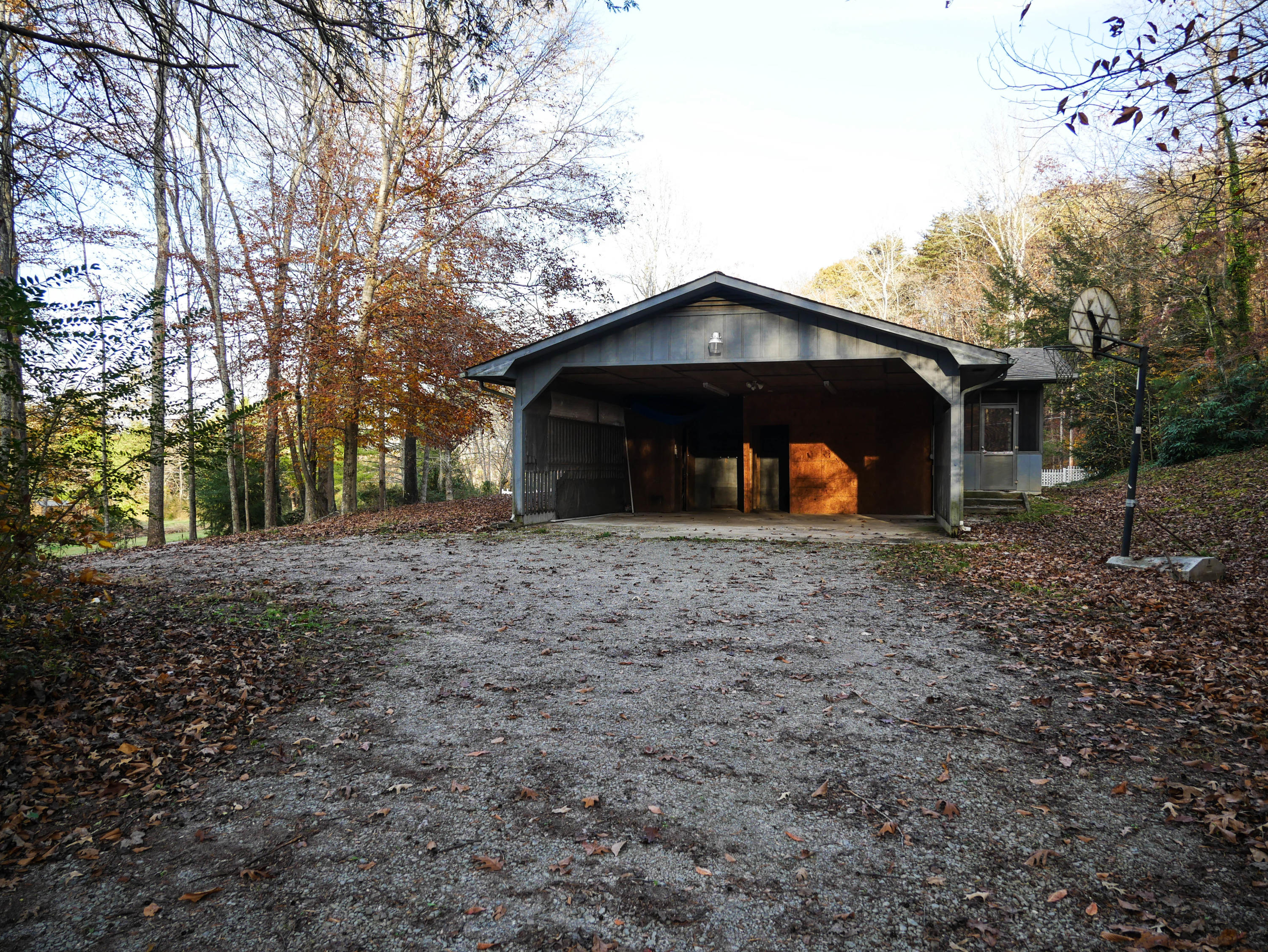 785 Blockhouse Valley Road Clinton, TN 37716 - Photo 19 of 23 P1020368