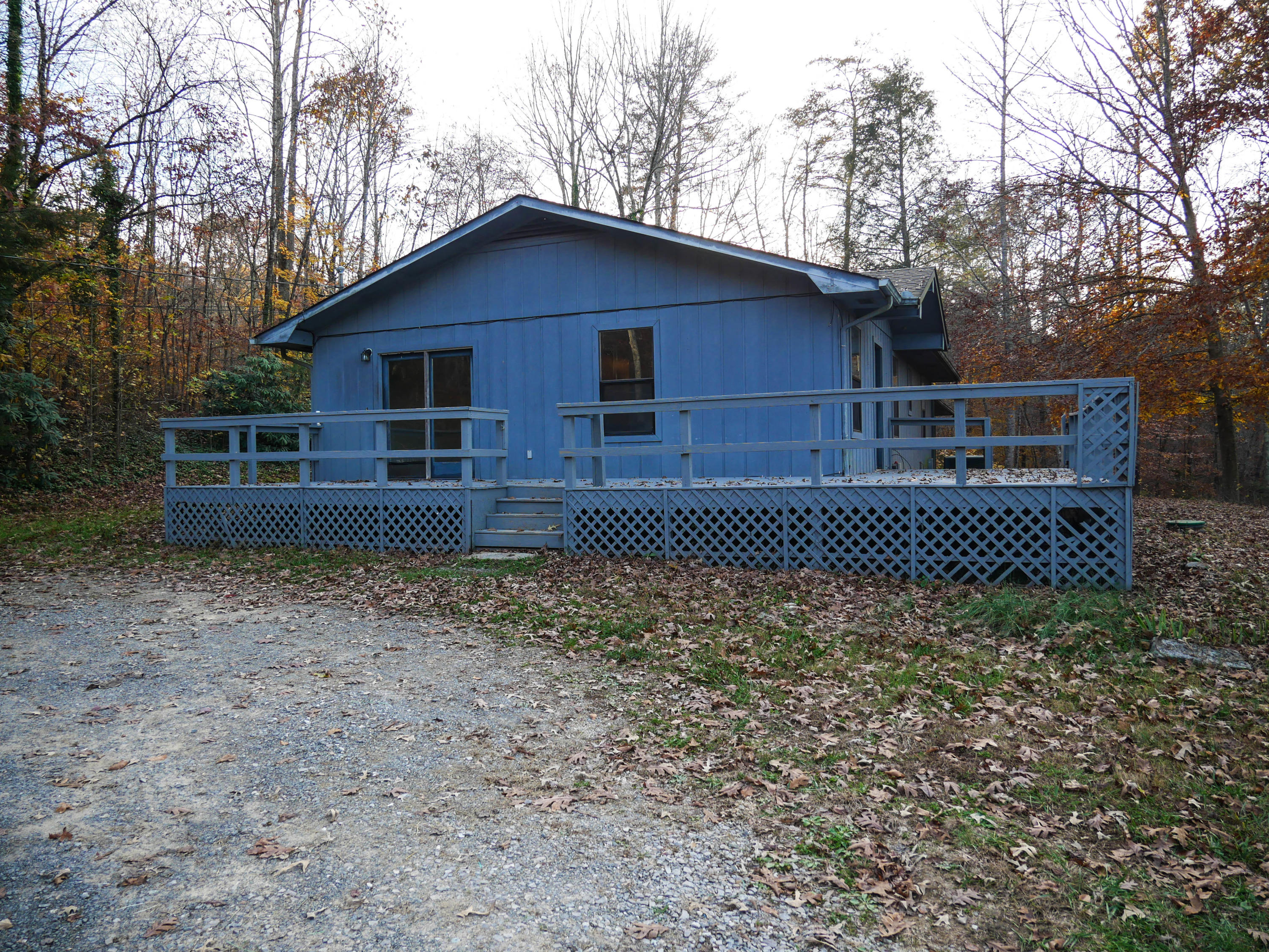 785 Blockhouse Valley Road Clinton, TN 37716 - Photo 3 of 23 P1020366