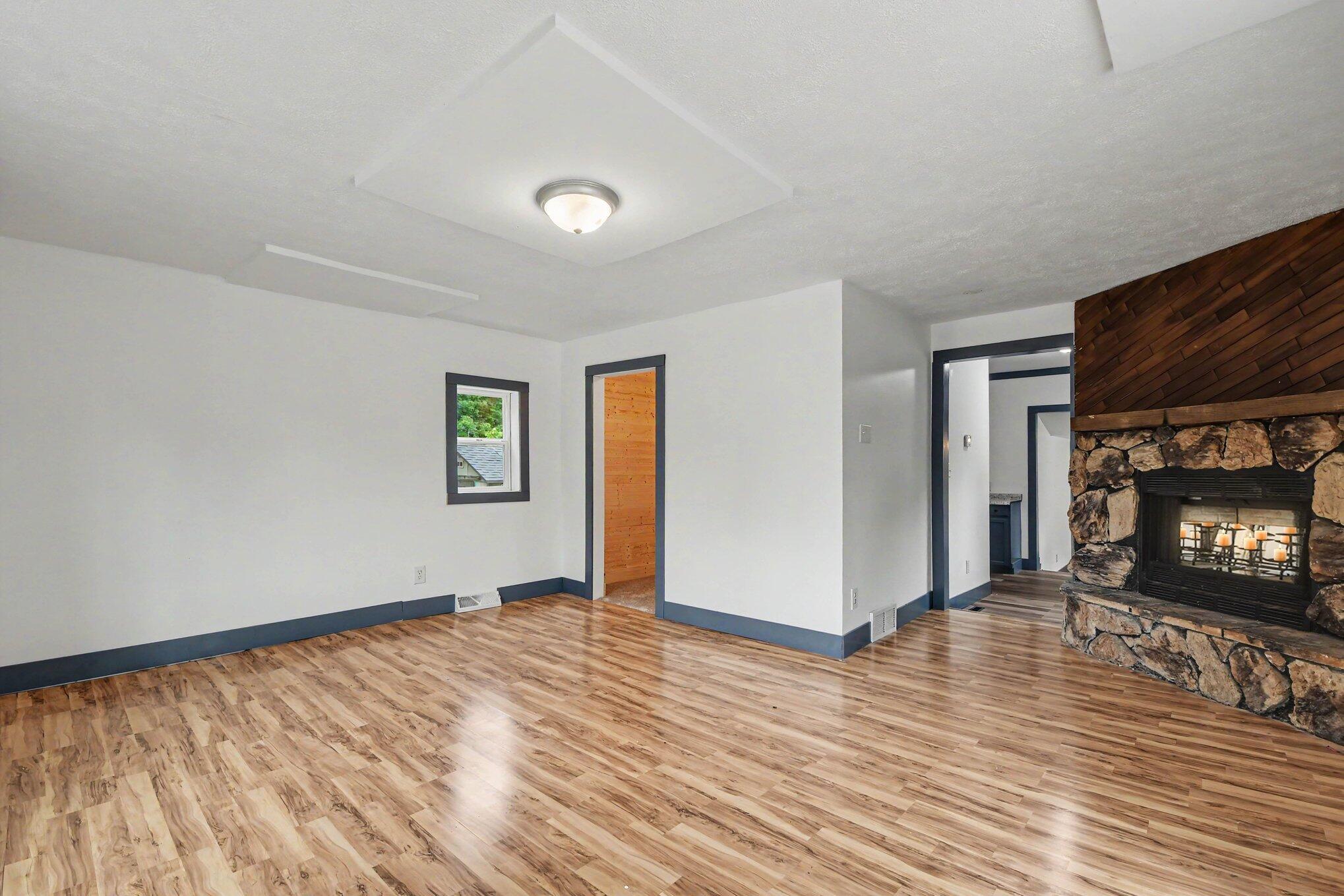 920 Jay Street Belding, MI 48809 - Photo 11 of 22 006_file_6485