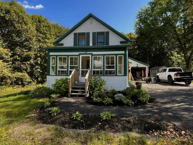 $179,900 | 68 Enfield Road, Lincoln, ME 04457