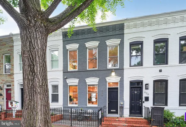 $2,900 | 624 14th Place Northeast, Washington, DC 20002