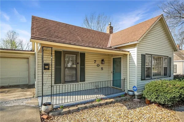 $212,000 | 705 West Mechanic Street, Harrisonville, MO 64701