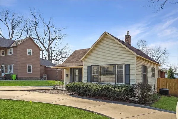 $212,000 | 705 West Mechanic Street, Harrisonville, MO 64701