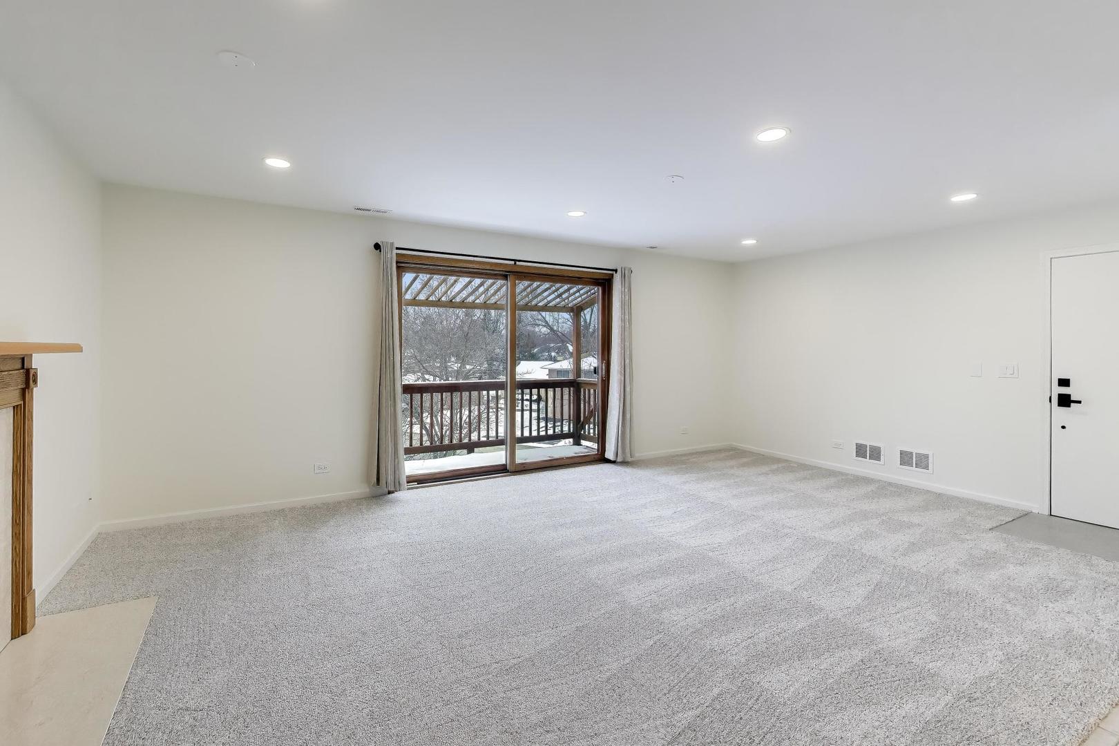 1209 East Davis Street, Unit 3 Arlington Heights, IL 60005 - Photo 5 of 24