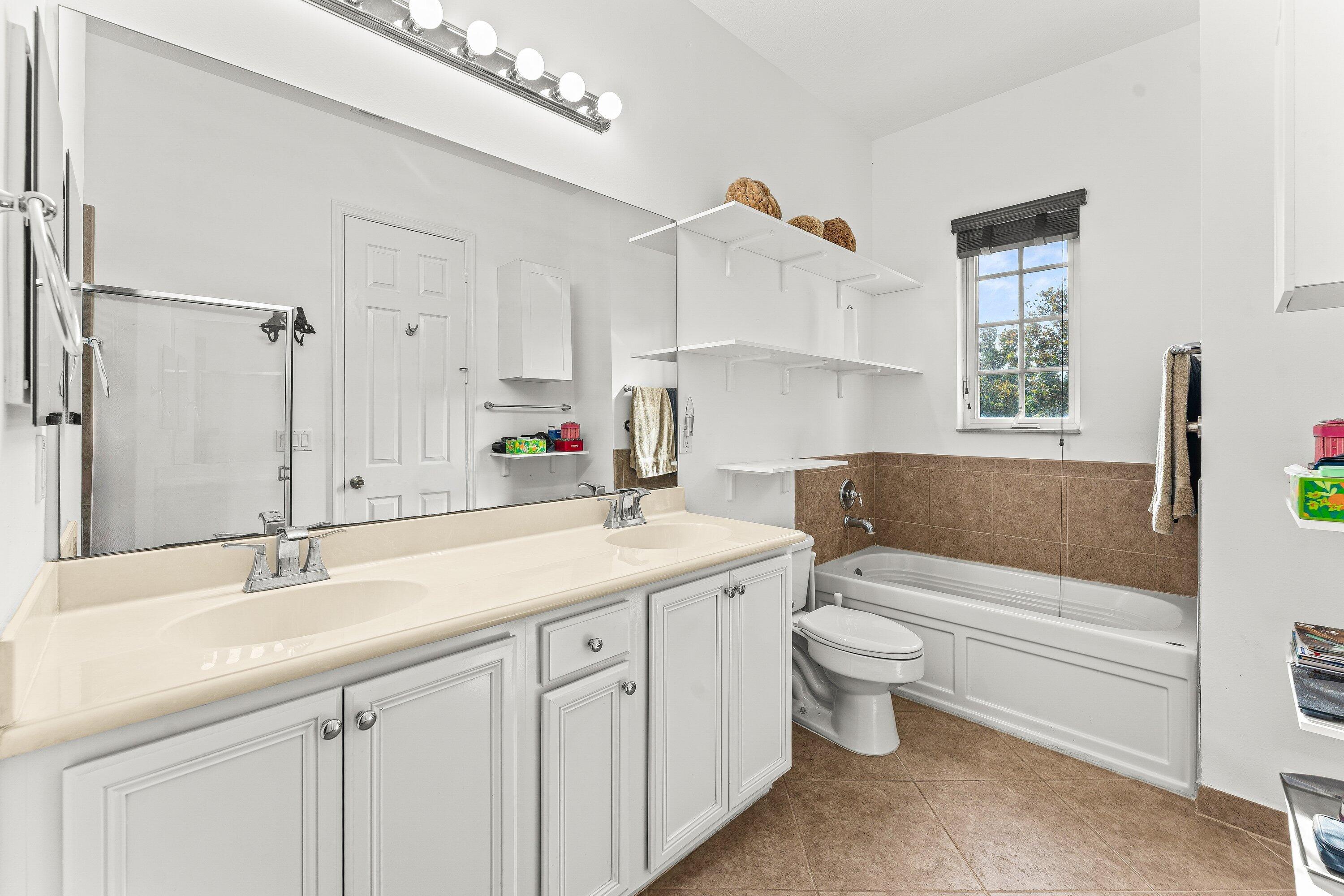 179 Edenberry Avenue Jupiter, FL 33458 - Photo 11 of 21 Dual Sinks with Bathtub