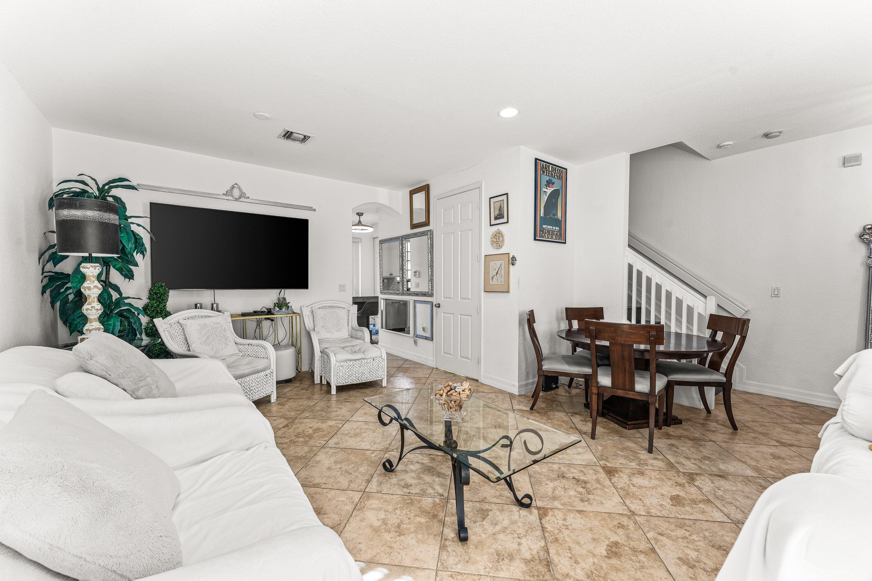 179 Edenberry Avenue Jupiter, FL 33458 - Photo 2 of 21 Living Room