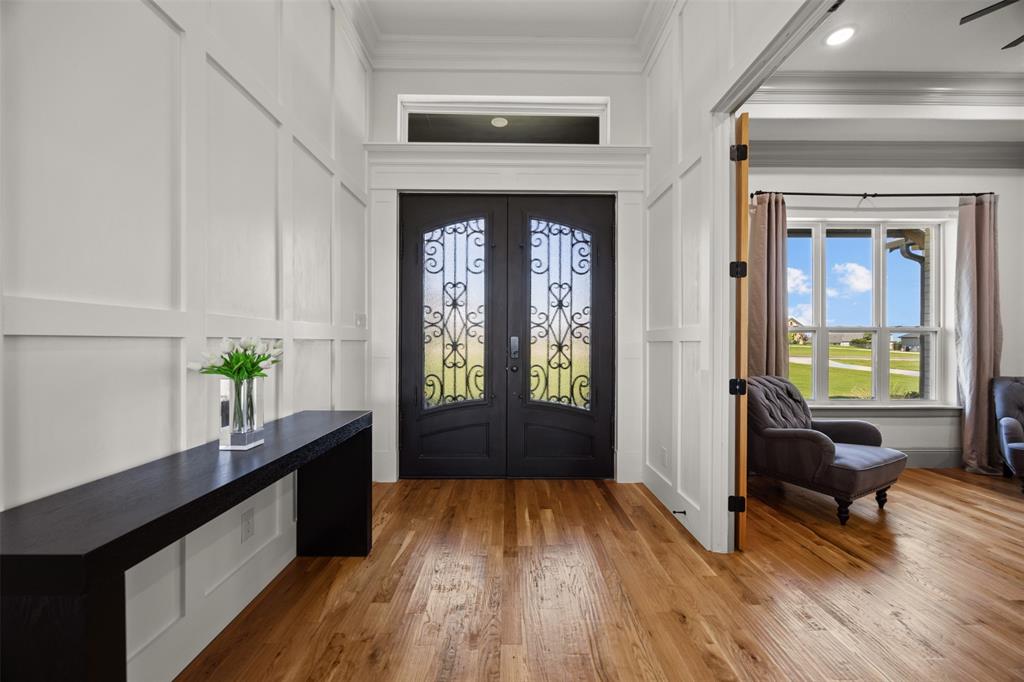 6317 Vega Road Godley, TX 76044 - Photo 4 of 28 a living room with furniture and a window