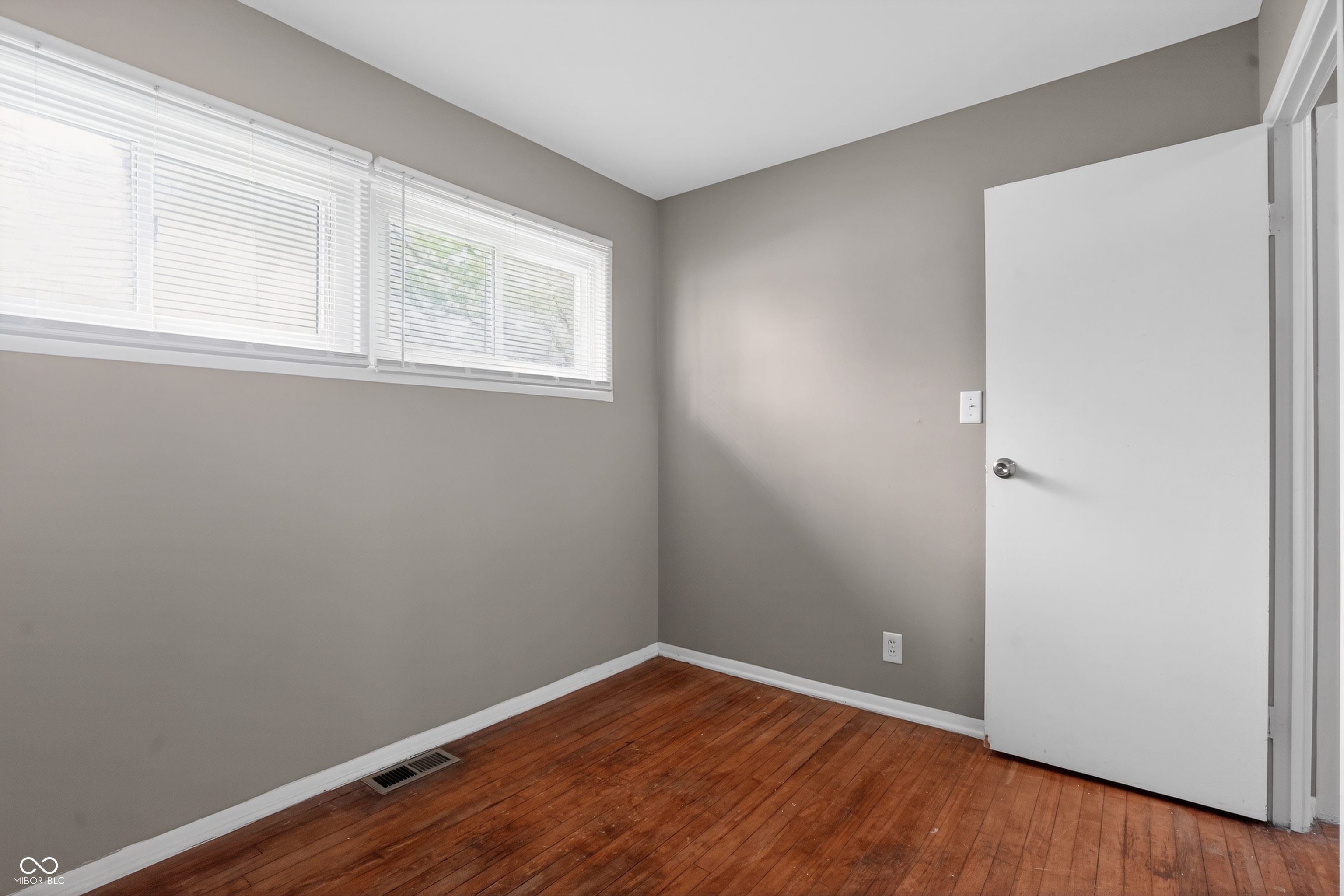 430 North Post Road Indianapolis, IN 46219 - Photo 8 of 20