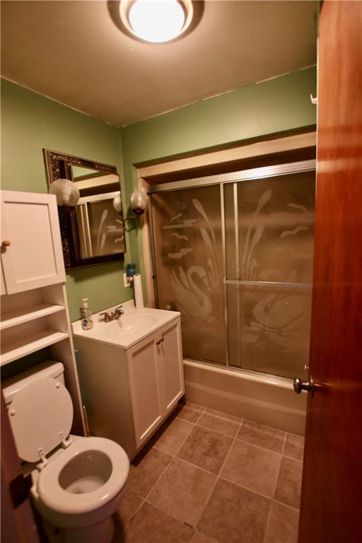 2997 Ruthwood Avenue Baldwin, PA 15227 - Photo 14 of 18 Full bathroom located on the main level