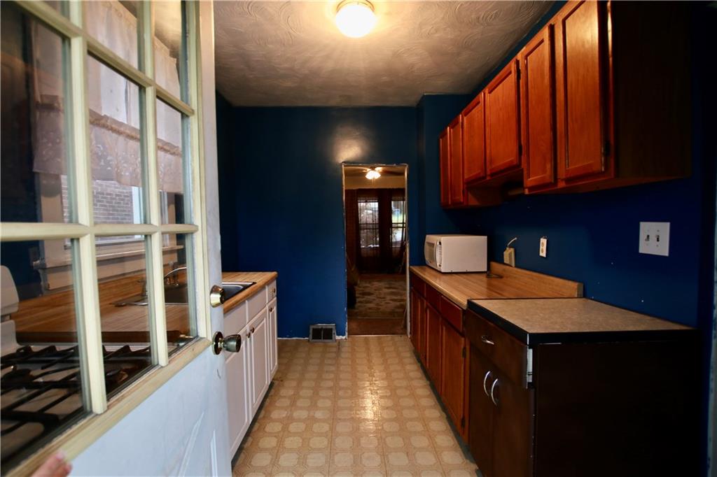 2997 Ruthwood Avenue Baldwin, PA 15227 - Photo 8 of 18 Lot of cabinets