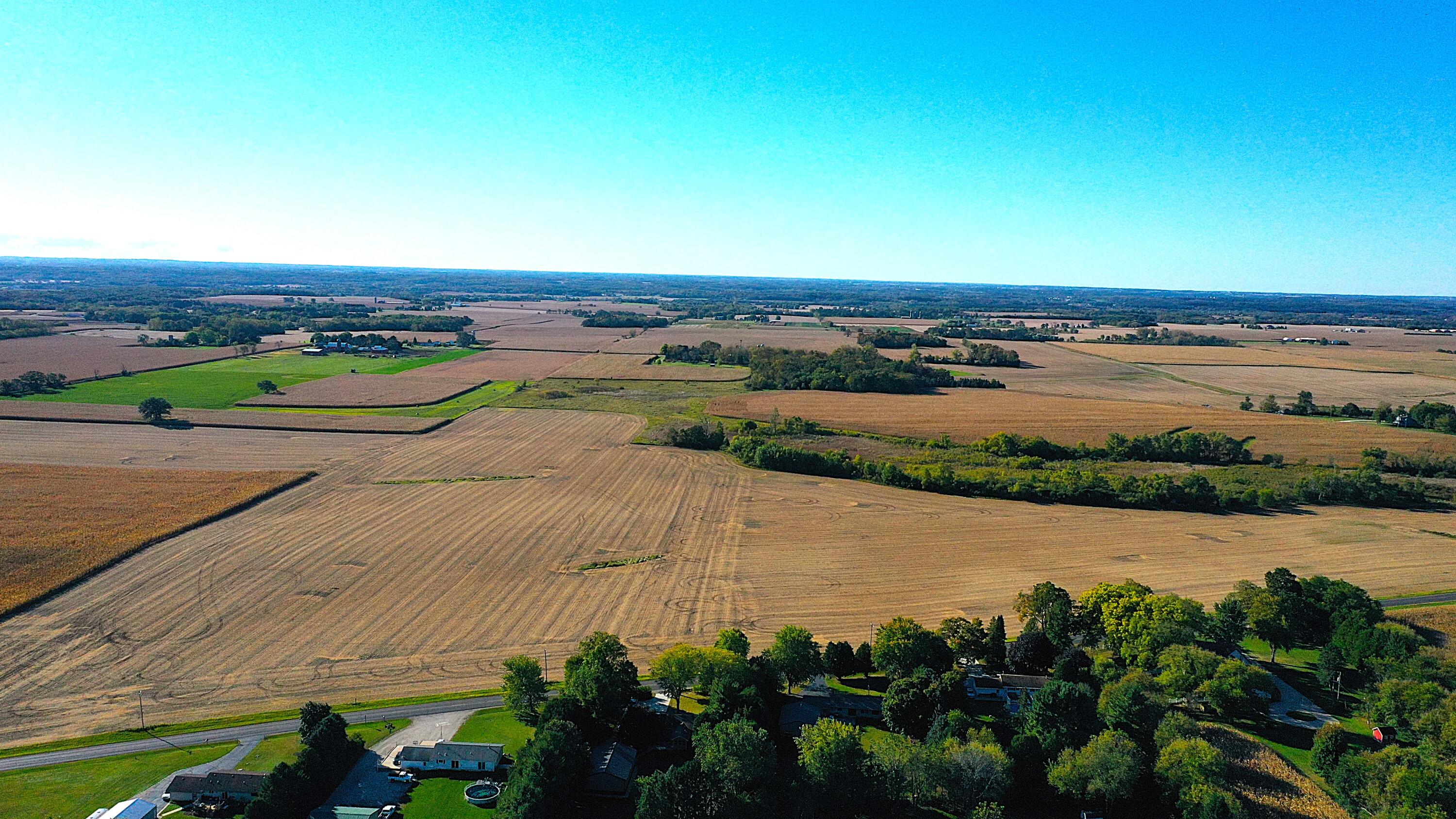 W1758 Spring Prairie Road Spring Prairie, WI 53105 - Photo 17 of 84 16