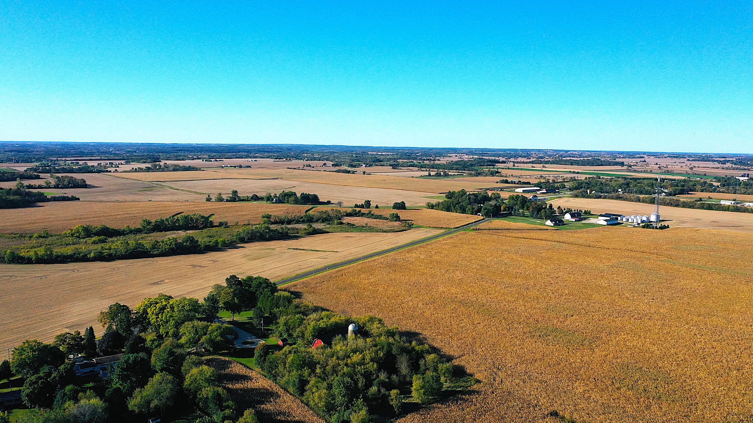 W1758 Spring Prairie Road Spring Prairie, WI 53105 - Photo 18 of 84 17