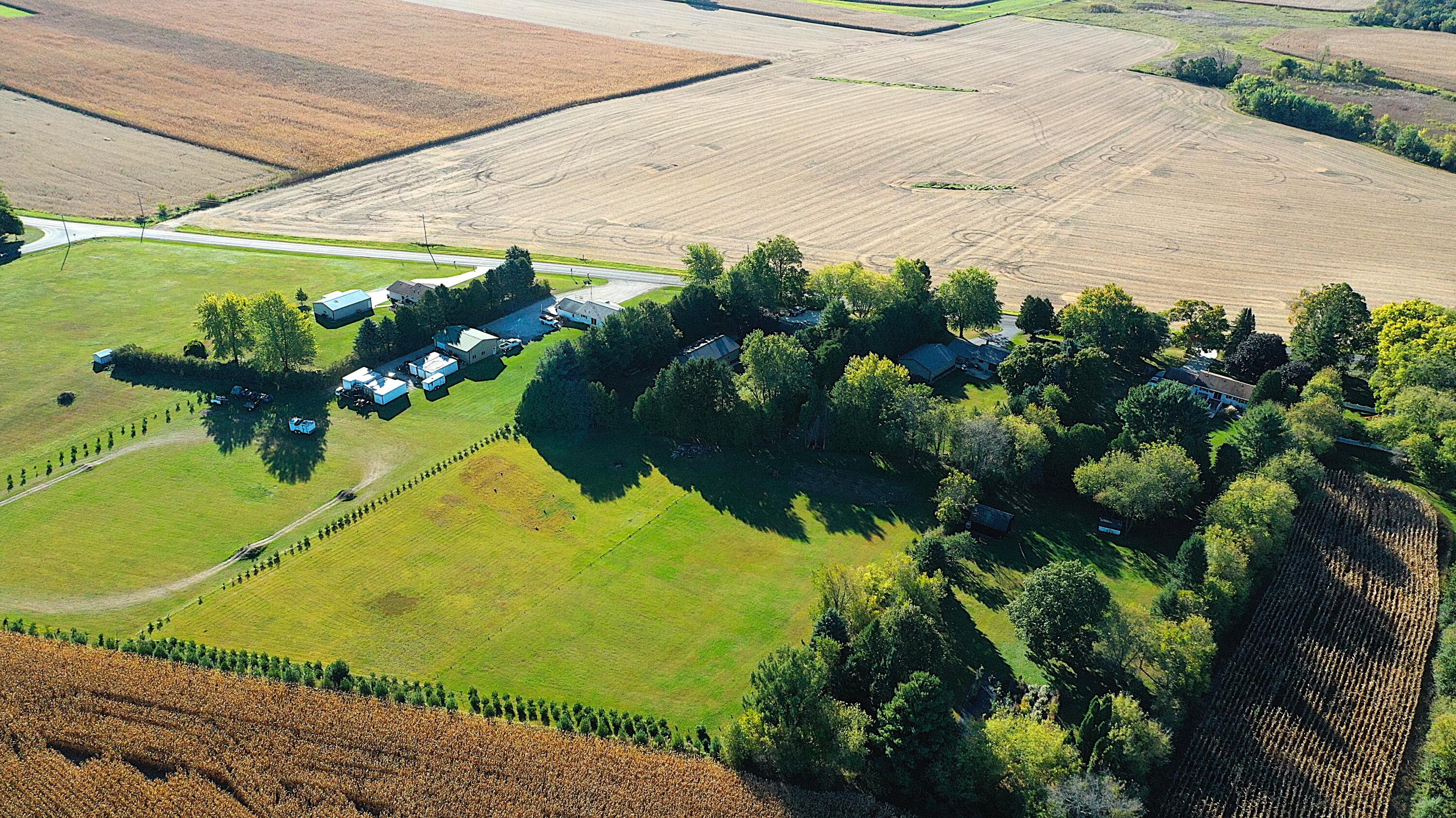 W1758 Spring Prairie Road Spring Prairie, WI 53105 - Photo 9 of 84 08