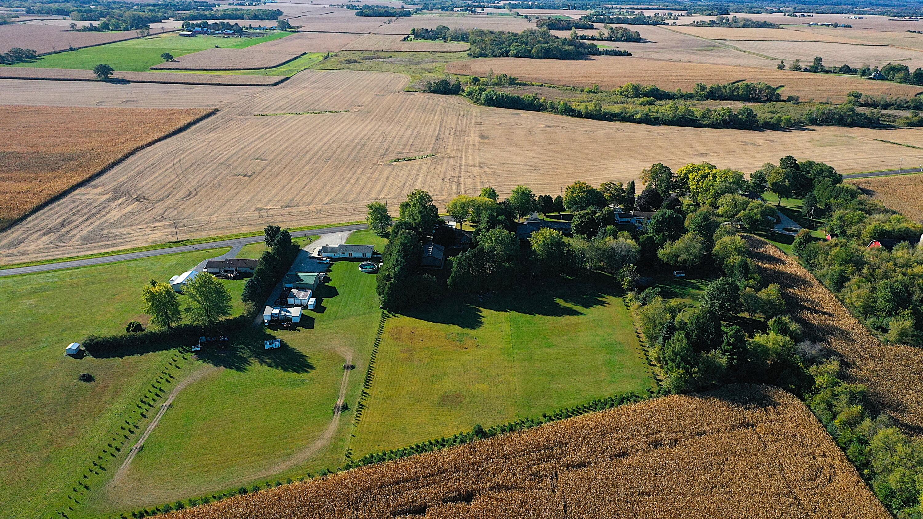 W1758 Spring Prairie Road Spring Prairie, WI 53105 - Photo 10 of 84 09