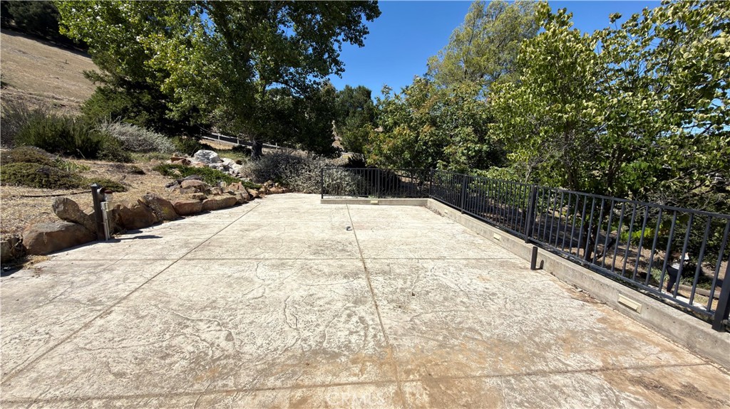 9205 Corona Road Atascadero, CA 93422 - Photo 17 of 31