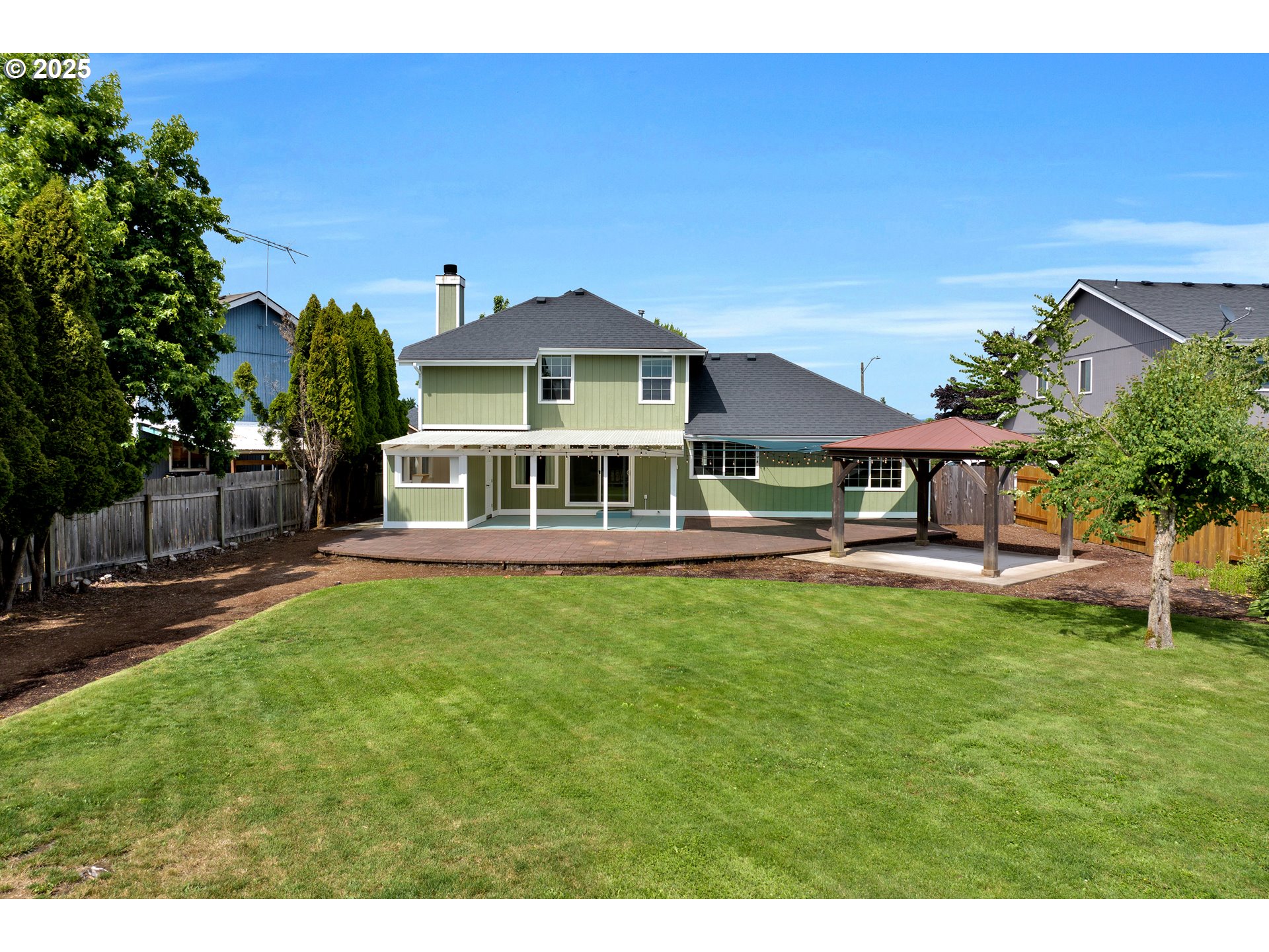 4449 Ivy Street Springfield, OR 97478 - Photo 28 of 34 a front view of a house with a garden