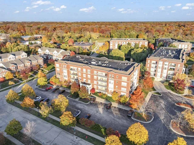 $332,000 | 511 Prestwick Lane, Unit 302, Wheeling, IL 60090