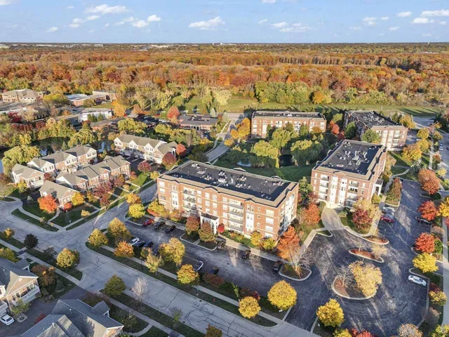 $332,000 | 511 Prestwick Lane, Unit 302, Wheeling, IL 60090