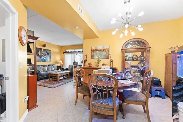 $332,000 | 511 Prestwick Lane, Unit 302, Wheeling, IL 60090