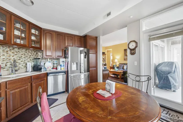 $332,000 | 511 Prestwick Lane, Unit 302, Wheeling, IL 60090