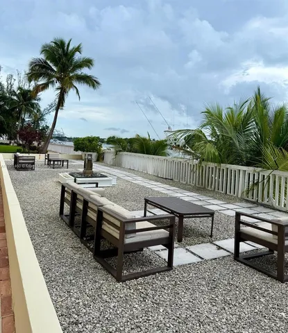 a view of a yard with palm trees