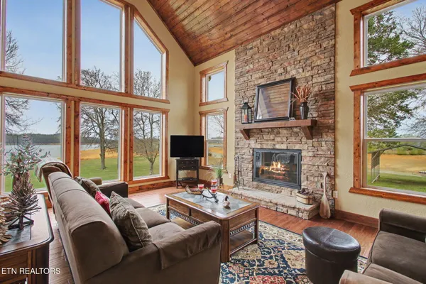 $1,199,000 | 1379 Paradise Lane, Dandridge, TN 37725