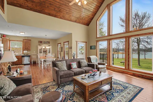 $1,199,000 | 1379 Paradise Lane, Dandridge, TN 37725