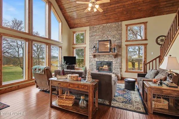 $1,199,000 | 1379 Paradise Lane, Dandridge, TN 37725