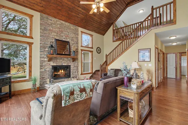 $1,199,000 | 1379 Paradise Lane, Dandridge, TN 37725