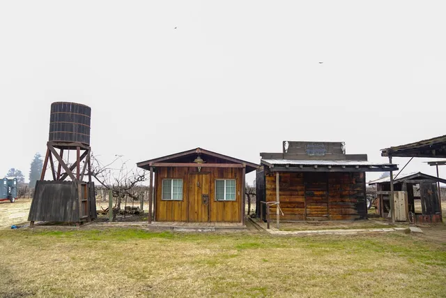 $725,000 | 2104 West Magnolia Avenue, Caruthers, CA 93609