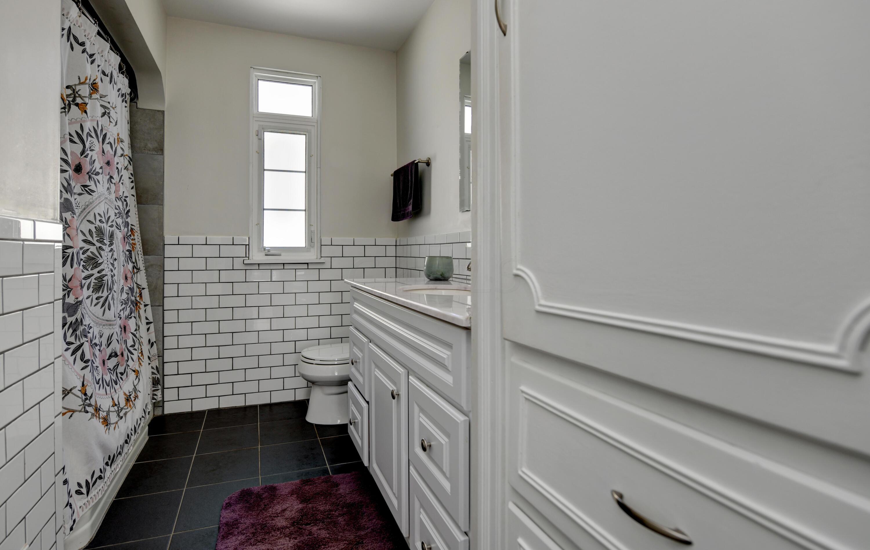 642 Salisbury Road Columbus, OH 43204 - Photo 14 of 32 Bath (3)
