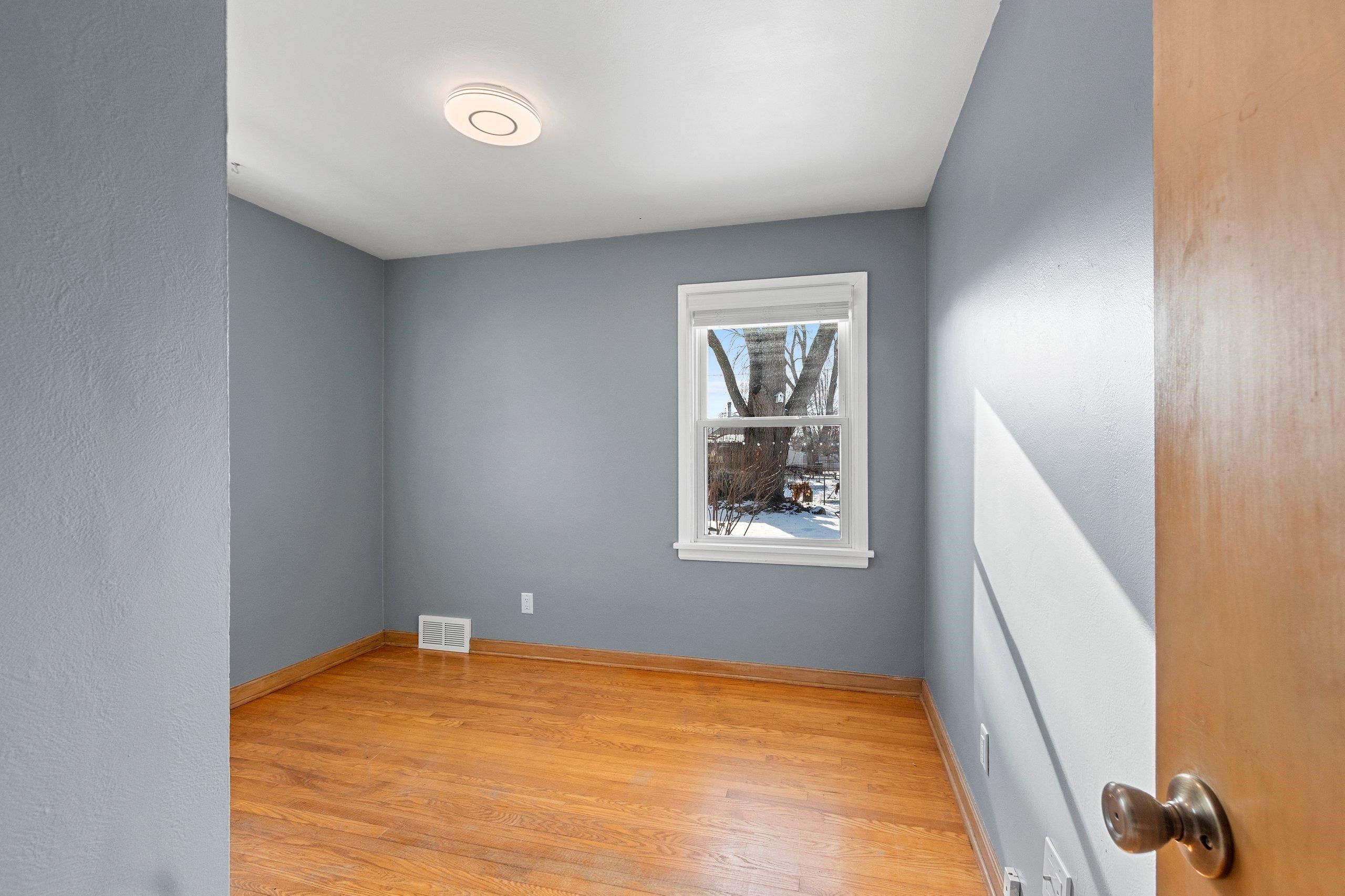 963 Liberty Street Green Bay, WI 54304 - Photo 16 of 25